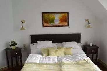 Bed and Breakfast Somhegyi öreg Hársfák Major Vendégház