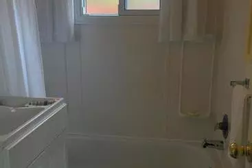 モーテル The Pinewood   Adult Getaway By The Lake