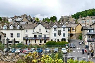 Hotel The Commodore Inn