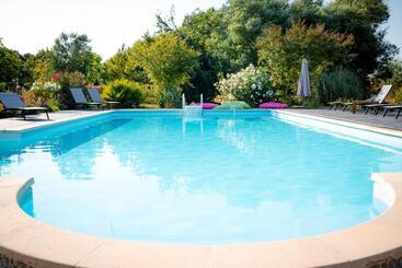 مبيت وإفطار Domaine Des Jammetous   Hotel And Yoga Retreat Center