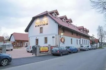 Hotelli štiřínská Stodola U Prahy