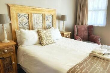 ペンション Louvre Guesthouse