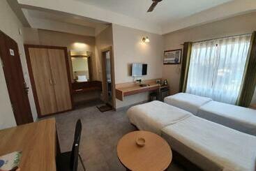 Hotel Gulmohar Grand