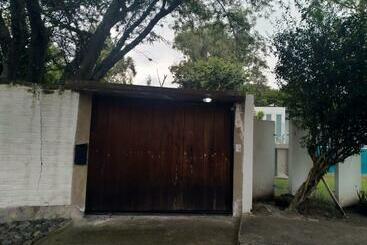 Pension Casa Del Aguacate Cumbaya Tumbaco