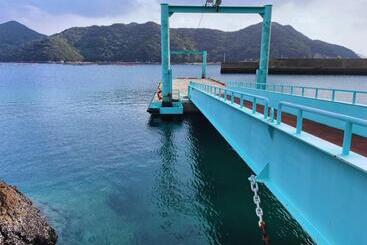 Pensió Guest House Island