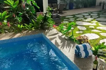 Retkeilymaja Villas Parota Inn