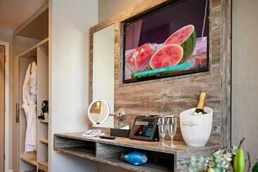 The Waterfront Hotel Spa & Golf