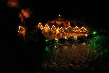 مبيت وإفطار Tanura Bungalows