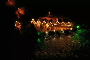 ベッドアンドブレックファースト Tanura Bungalows