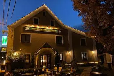 Hotel & Restaurant Pod Kaštany