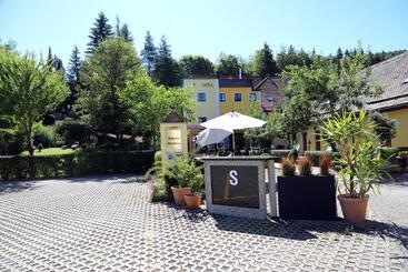 Hotel Schlossresidenz Heitzenhofen
