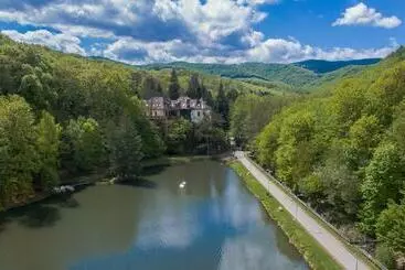 Kőkapu Vadászkastély és Hotel & Apartments