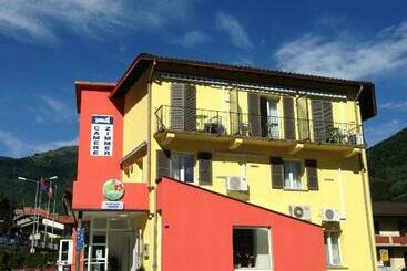 ホテル Ristorante Camoghe