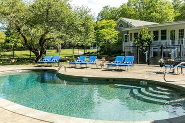 הוסטל Lambert S Cove Inn & Resort