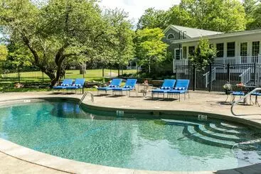 Retkeilymaja Lambert S Cove Inn & Resort