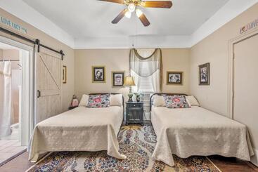 Goodbread House Bed And Breakfast