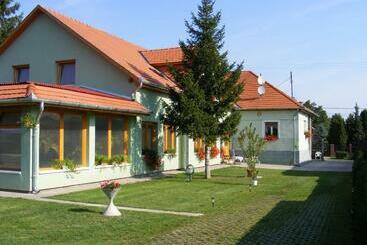 Pensjonat Tünde Vendégház