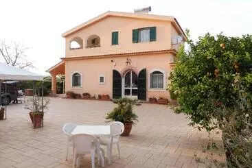 Hotelli Agriturismo Limoneto