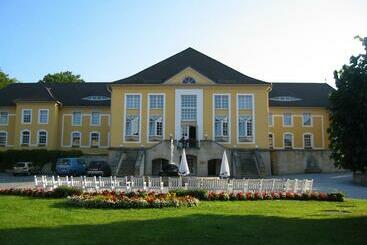 Отель Bildungsgut Schmochtitz