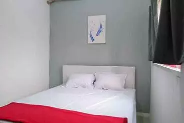 Hotel Reddoorz Near Alun Alun Magetan