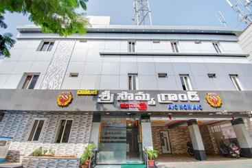 فندق Oyo 69992 Sri Sowmya Grand