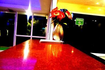 هتل آپارتمان Arra Suites Kempegowda Airport