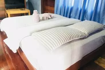 Hotelli We Care Resort