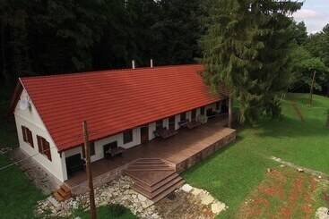 פנסיון Vörös Cser Vendégház