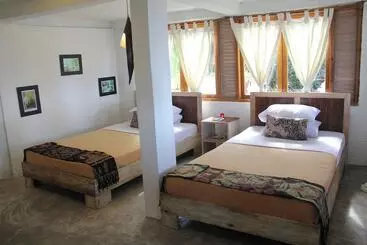 Aamiaismajoitus (B&B) Cemara Beachfront Suite
