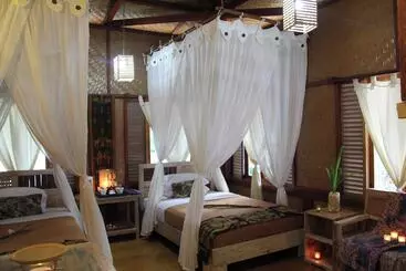 Aamiaismajoitus (B&B) Cemara Beachfront Suite