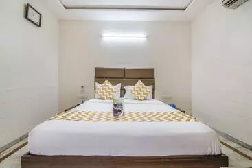 Fabhotel Gayathri