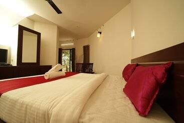 Hotel Munnar Breeze