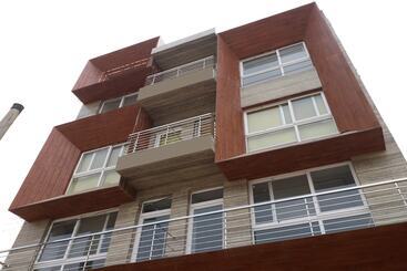 호텔 R K Grand By Oyo Rooms