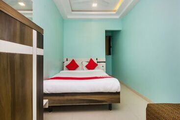 Oyo 22918 Hotel Sadanand Mourya Lodging And Boarding