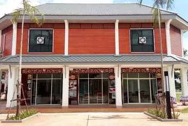 Majatalo Suratthani Airport Campsite