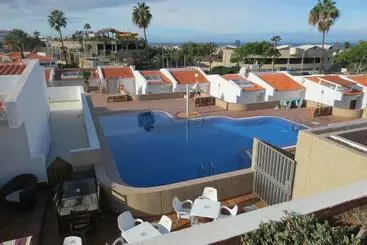 בית מלון כפרי Island Village