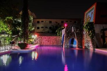 Hotelli Xbalamqué & Spa Cancún Centro