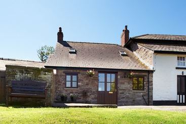 Cottage Near 16th Century Farm With Large Oak Beams & Wonderful Chimney
