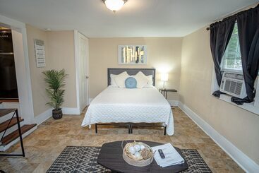 کلبه Cozy Guesthouse Near Downtown