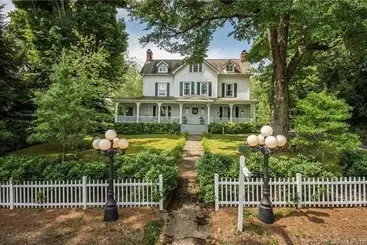 Love Lane Bed & Breakfast