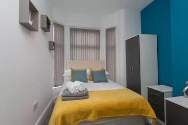 Pensiune Townhouse @ 166 Ruskin Road Crewe