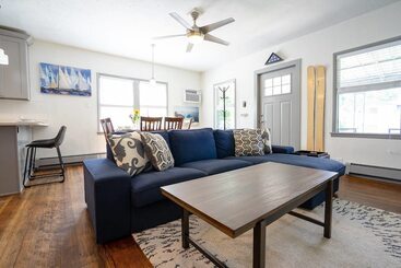 کلبه The Grand Berkley Experience Near Tennyson Street