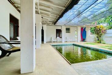 בית מלון כפרי Hiriketiya Orchid Villa