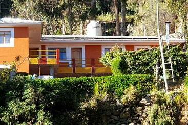 فندق صغير Amantani Pachatata Lodge