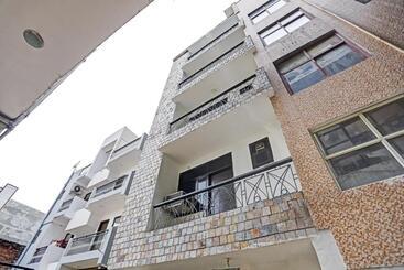 Hotel Super Collection O Agniv Residency Near Saket Metro