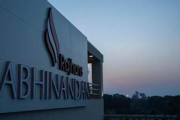 هتل Rajhans Abhinandan