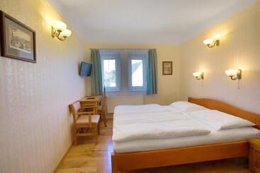 Hotel štekl   Hrubá Skála