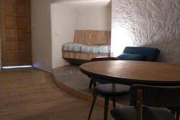 膳宿费 Tom Cat Hill Rd