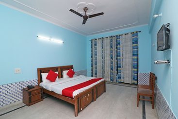 Hotel Oyo 38109 Braj Yatra Dham