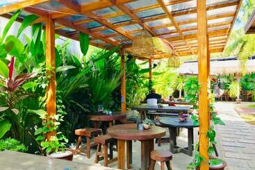 膳宿费 Loka Surf & Fitness Lodge